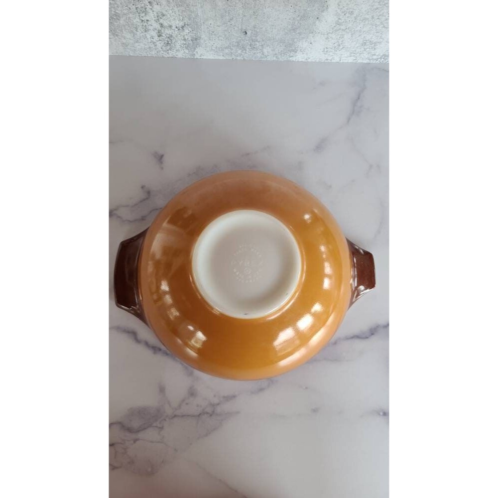 Large Spouted Pyrex Bowl - Picture 6 of 10
